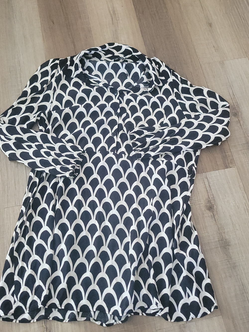 Zara Black and White Scallop-Print Long Sleeve Dress
